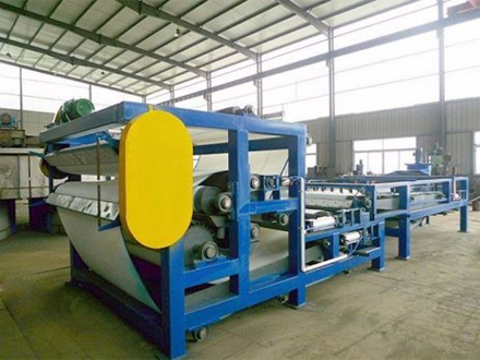 三網(wǎng)帶式壓濾機(jī)