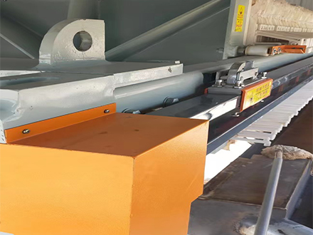 壓濾機(jī)出渣設(shè)備