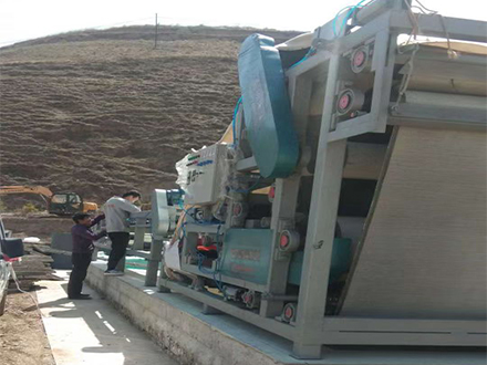 壓濾機(jī)出渣設(shè)備